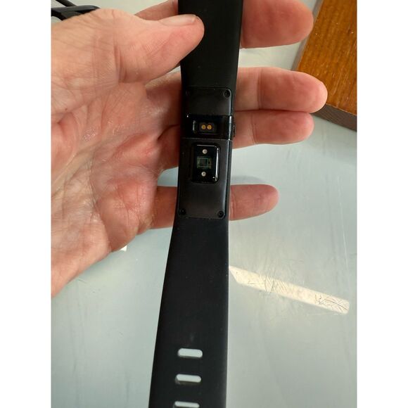 Lot of 4 Fitness Trackers 2 Fitbit Some Working As Is Striiv And mota - Picture 7 of 12